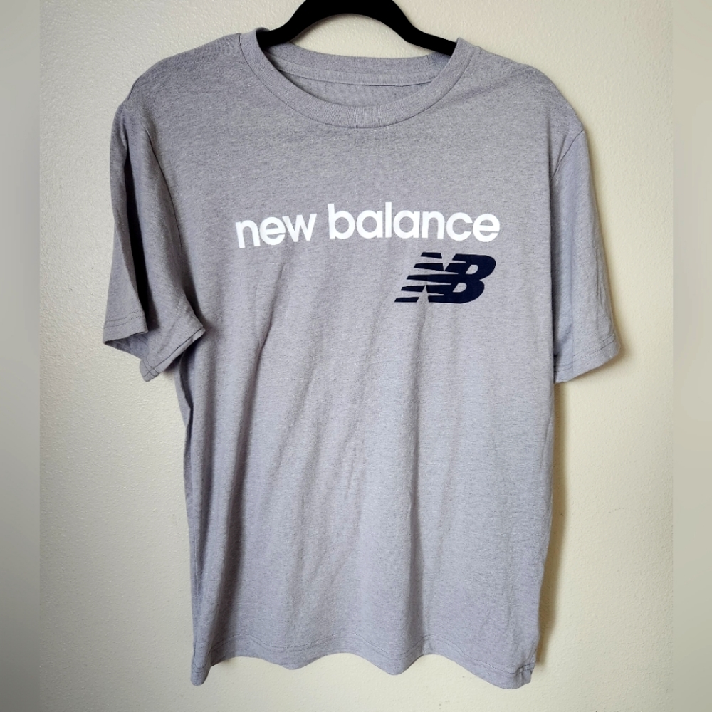 New Balance NWT NB Men's Med Logo Grey Crew Neck Short Sleeve T Shirt